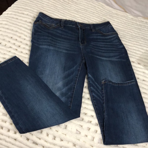 Judy blue high rise ,stretch jeans. Size 31. Straight leg. Feathering. Soft, EUC - Picture 5 of 7